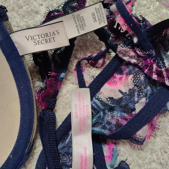 Vs Bras - Picture 2 of 3